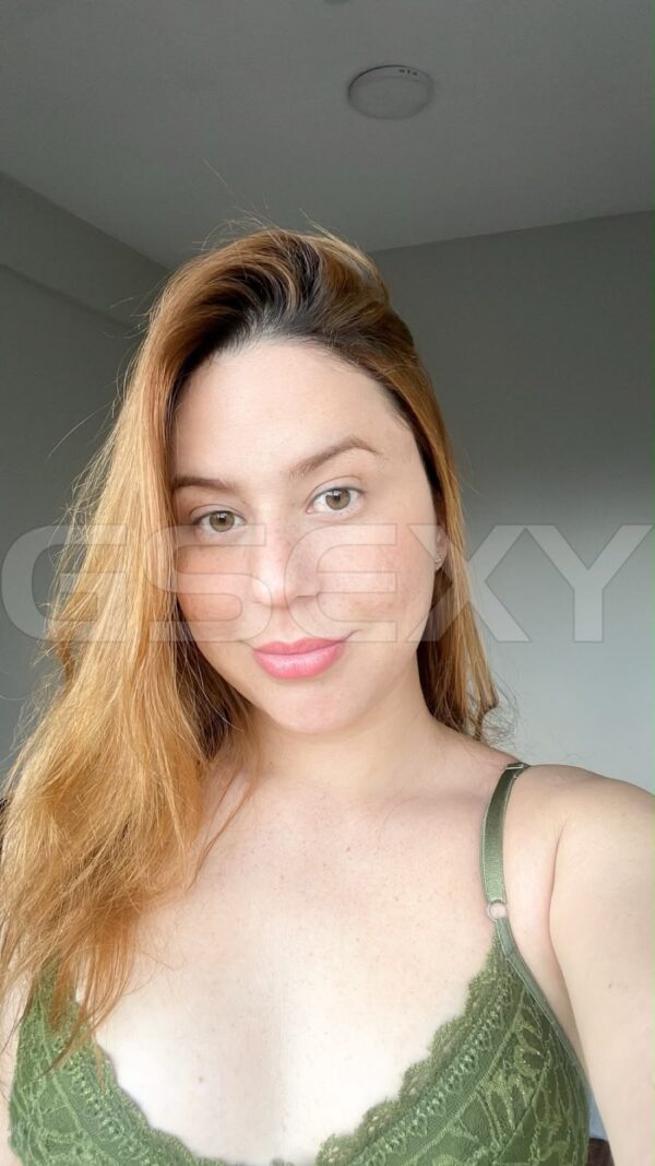 Acompanhante Laura Leal