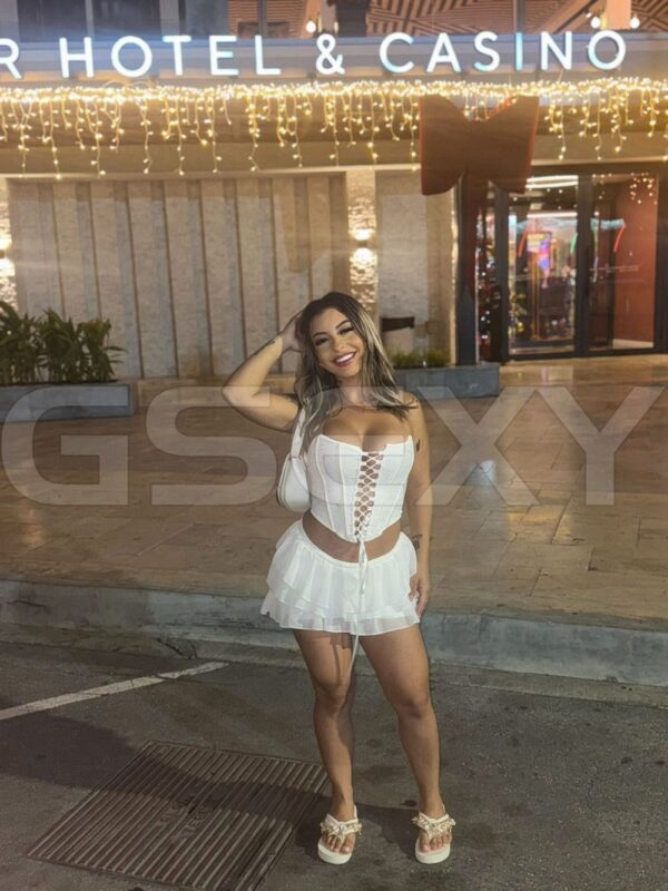 Acompanhante Nicolly Gomes