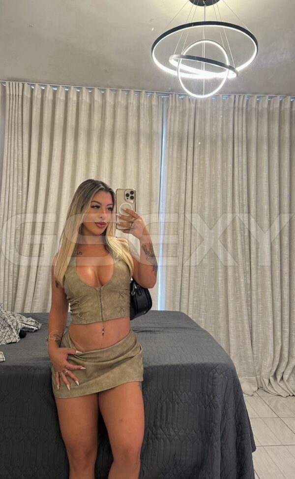 Acompanhante Nicolly Gomes