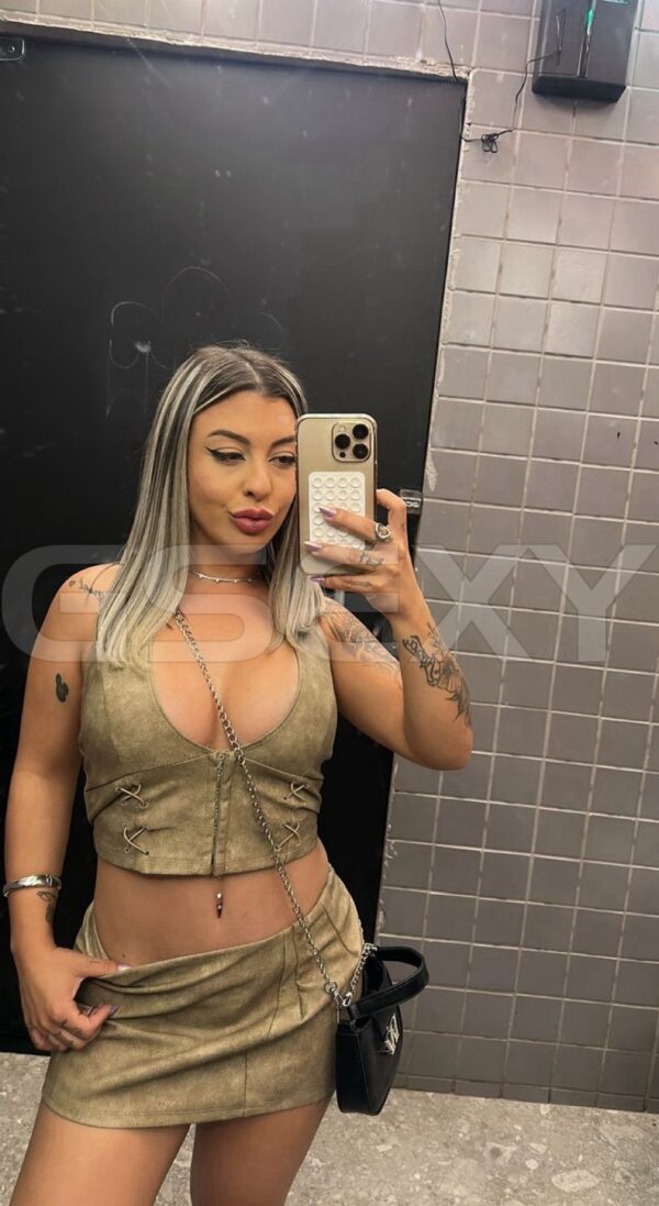 Acompanhante Nicolly Gomes