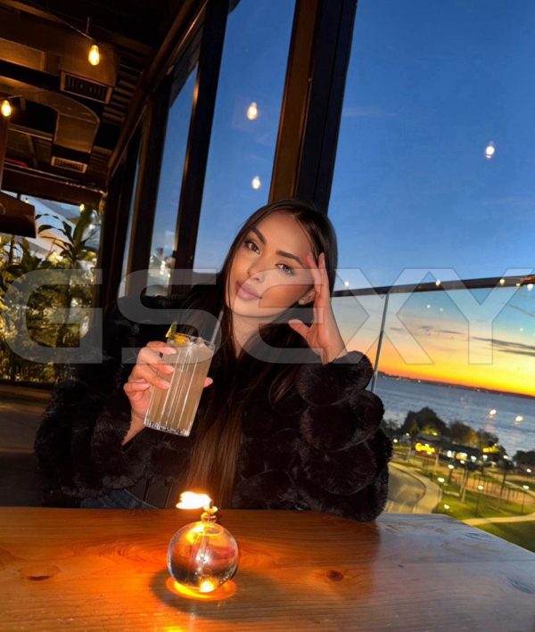 Acompanhante Ágatha Dias