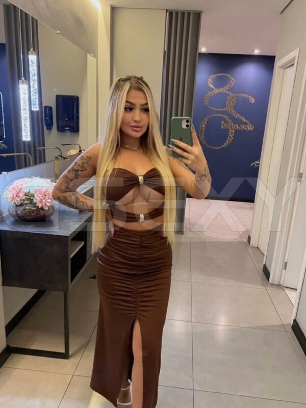 Acompanhante loira com local em Campinas - Alicia Mancini