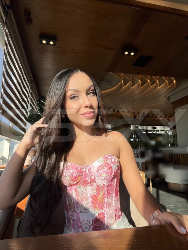 Acompanhante de luxo morena com local em Campinas - Angel Lovatelli