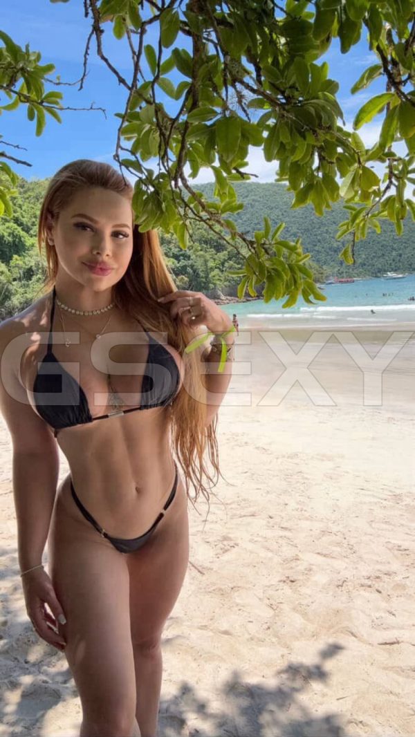 Acompanhante Ariel Ruiva