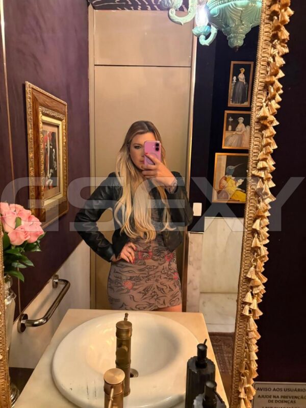 Acompanhante Clara Duarte