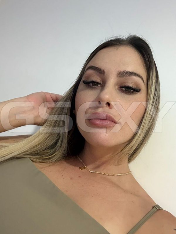 Acompanhante Letícia Salles