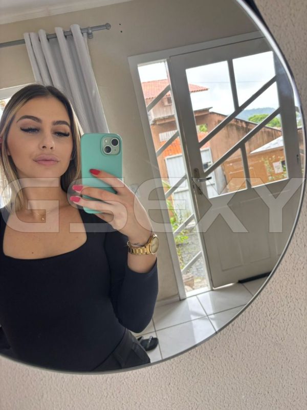 Acompanhante Letícia Salles