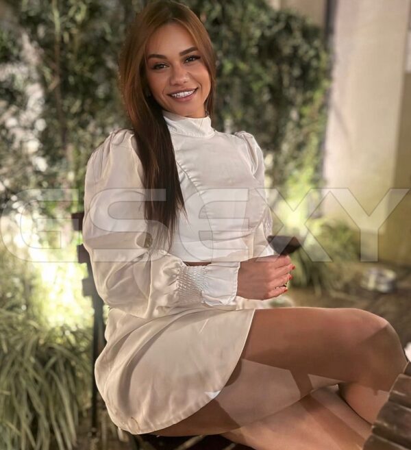 Acompanhante Mia Melo
