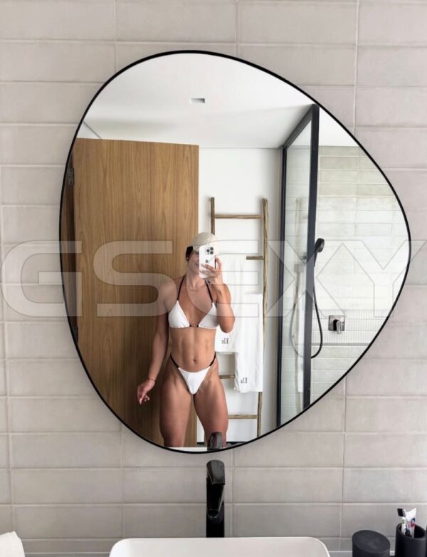 Acompanhante Mia Melo