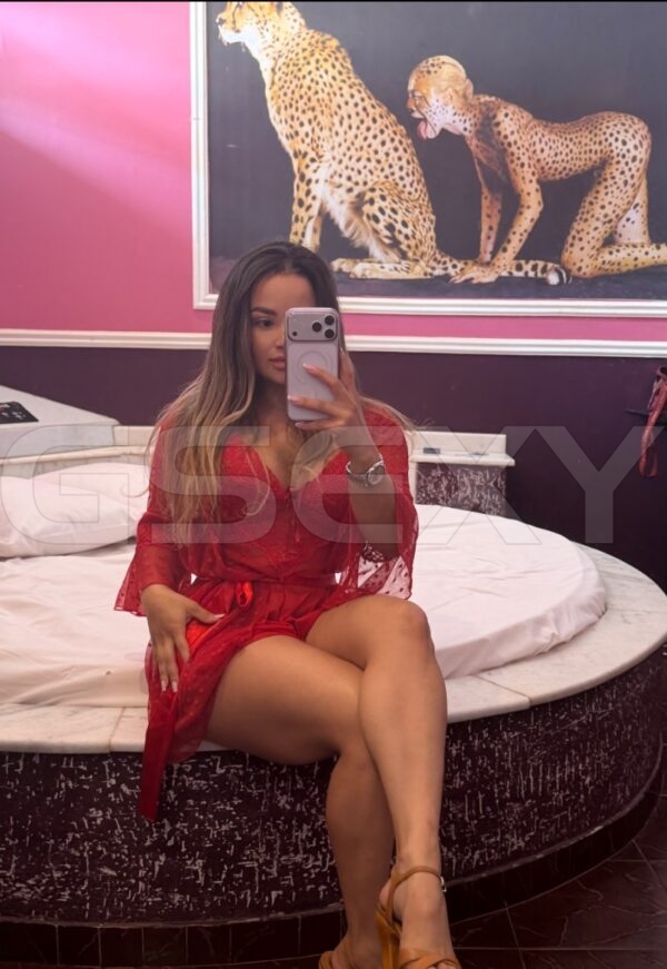 Garota de programa morena que aceita cartão em Campinas - Milla Fetichista