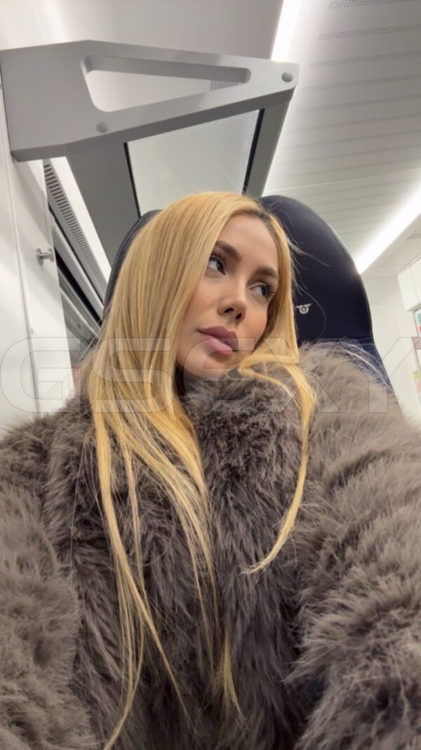 Acompanhante de luxo loira que atende casais em Campinas - Nicole Khodair