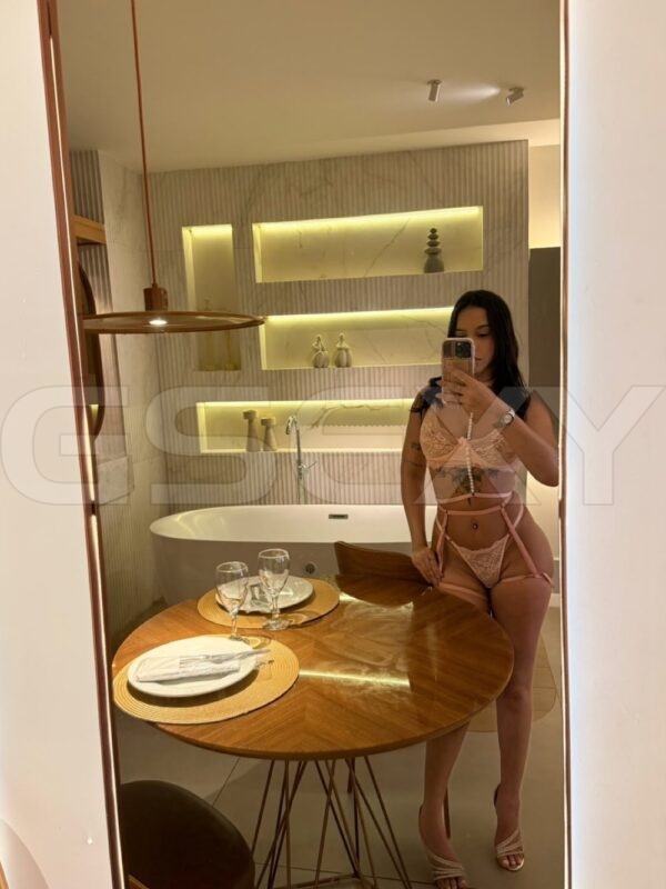 Garota de programa morena que atende casais em Campinas - Sophia Cacinni